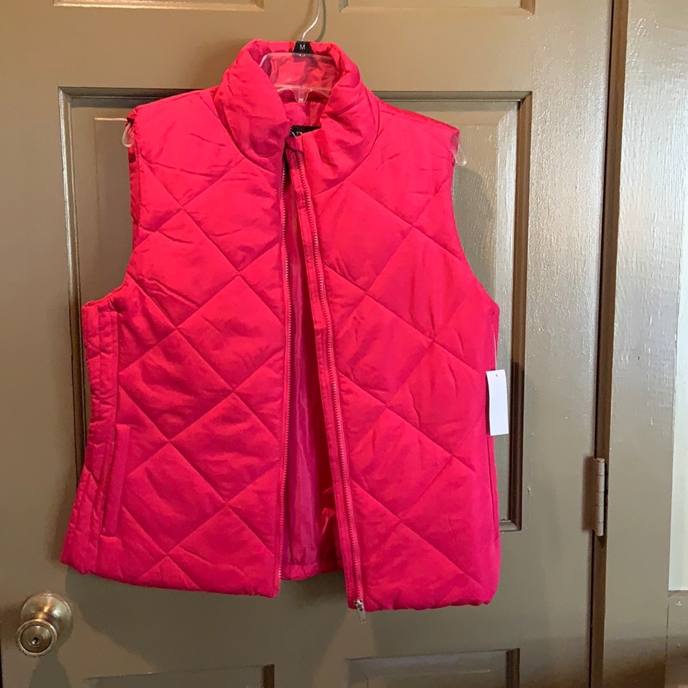 New York and company large hot pink puffer vest